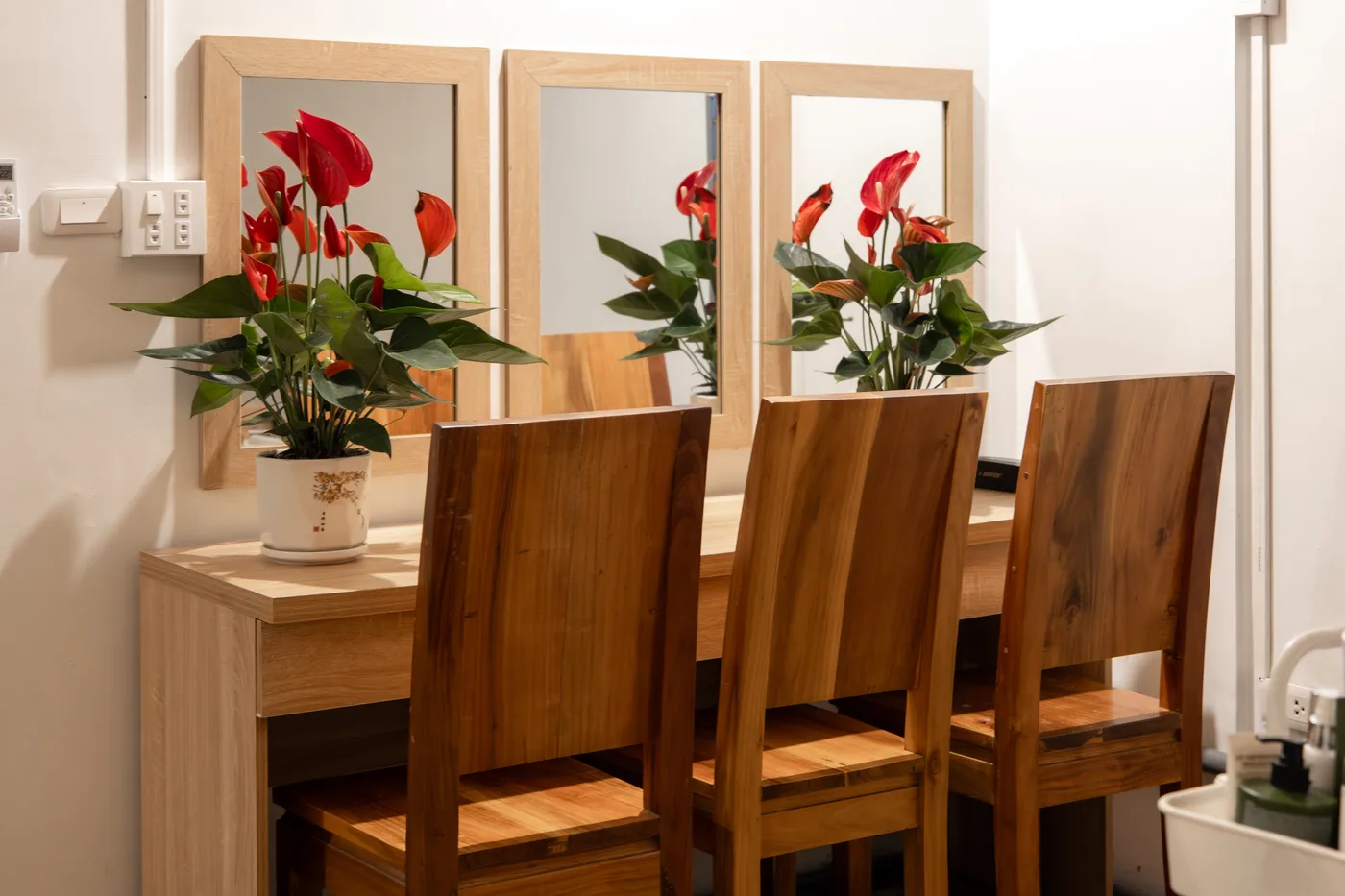Mirrors, flowers and wooden chairs inside the spa